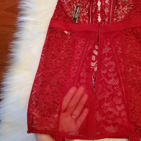 One Day Only Sale! NWT VS red lace garter slip lingerie - Picture 5 of 16